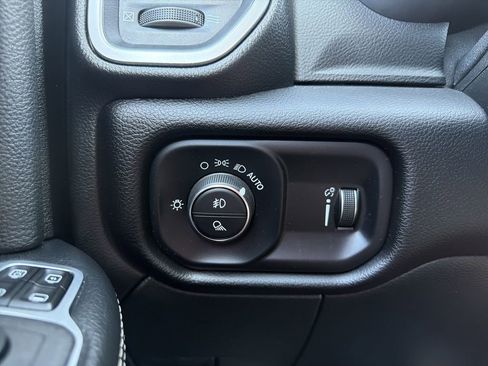 Used 2024 RAM 2500 Big Horn AWD/4WD image 30