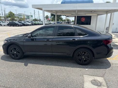 Used 2024 Volkswagen Jetta SE FWD image 9