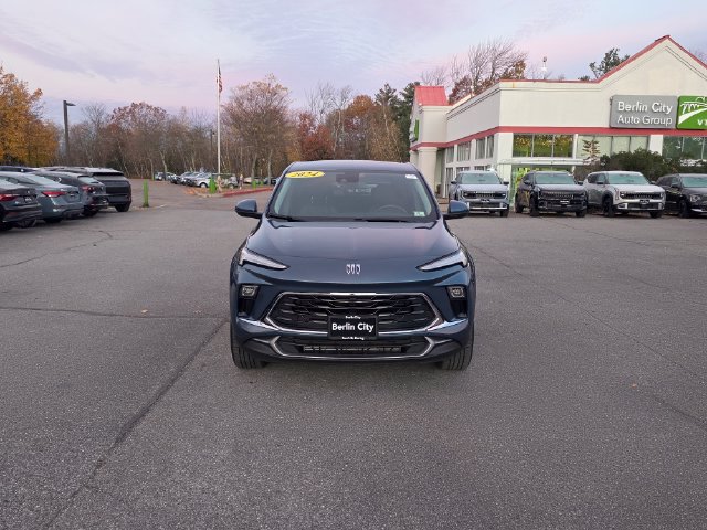 Used 2024 Buick Encore GX Preferred w/ Comfort Package AWD/4WD image 3