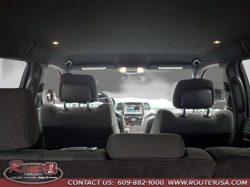 Used 2019 Jeep Grand Cherokee Laredo AWD/4WD image 19