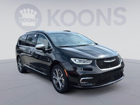 New 2026 Chrysler Pacifica Pinnacle image 10