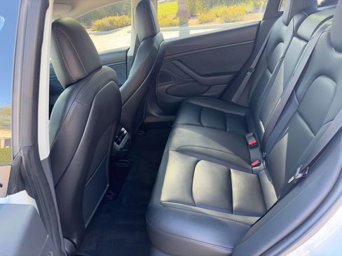 Used 2018 Tesla Model 3 Mid Range image 10