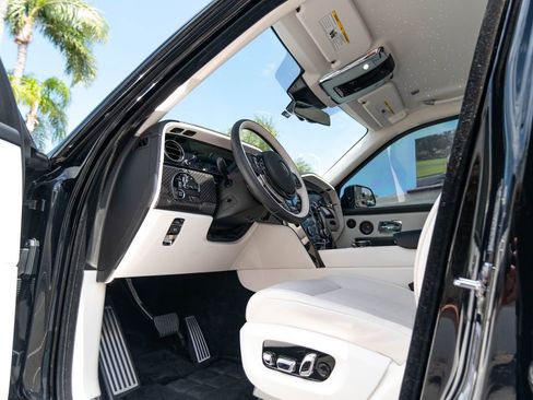 Used 2025 Rolls-Royce Cullinan Black Badge AWD/4WD image 25