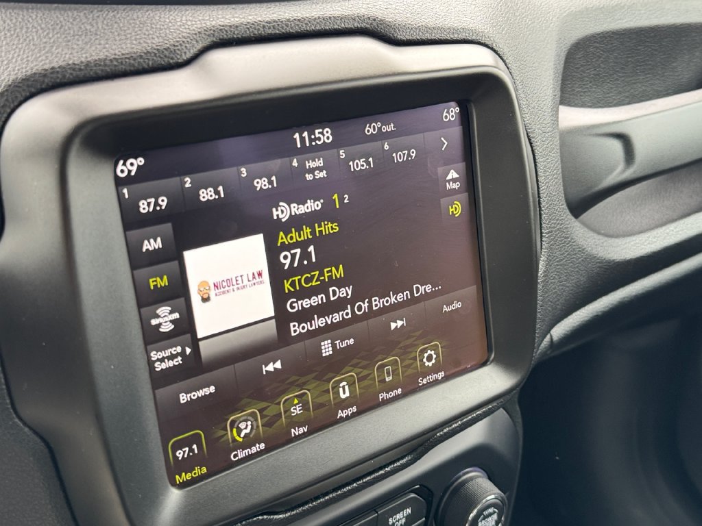 Used 2023 Jeep Renegade Latitude AWD/4WD image 23