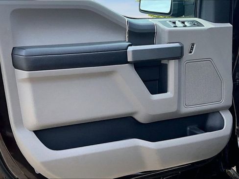 Used 2018 Ford F150 XLT w/ Equipment Group 302A Luxury AWD/4WD image 23