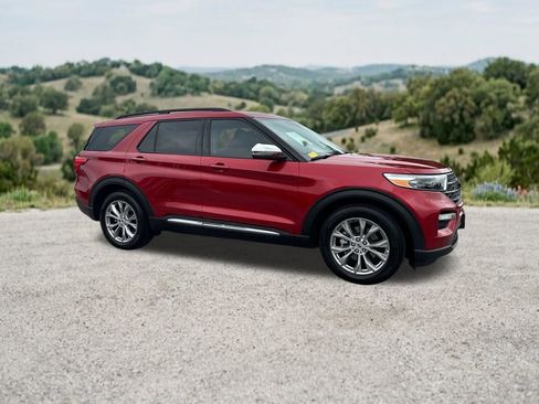 Used 2024 Ford Explorer XLT w/ Equipment Group 202A RWD image 13