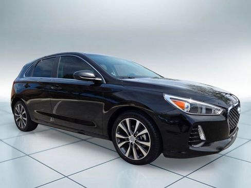 Used 2020 Hyundai Elantra GT FWD image 3