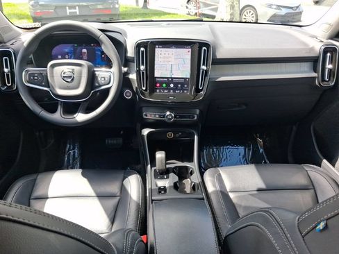 Used 2024 Volvo XC40 B5 Core AWD/4WD image 8