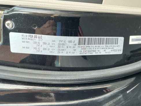 Used 2017 Chrysler Pacifica Touring-L FWD image 24
