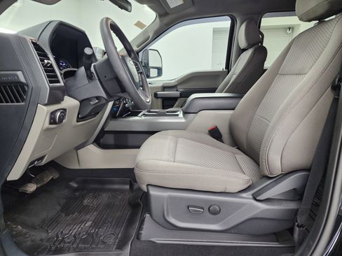 Used 2022 Ford F250 XLT w/ Black Appearance Package image 8