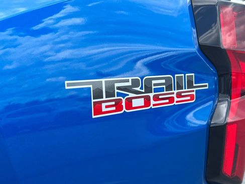 Used 2023 Chevrolet Colorado Trail Boss w/ Advanced Trailering Package AWD/4WD image 18