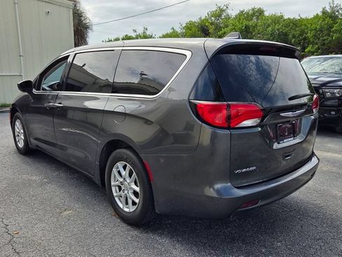 Used 2020 Chrysler Voyager LX FWD image 5