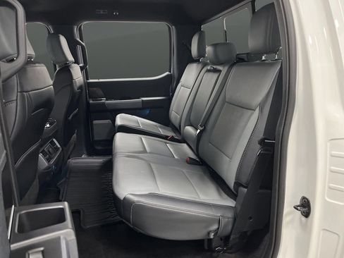 Used 2022 Ford F150 Lightning Lariat image 31