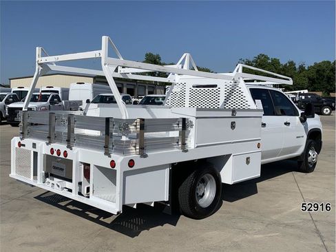 Used 2025 Chevrolet Silverado 3500 W/T RWD image 2
