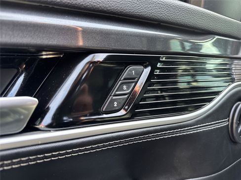 Used 2022 Jeep Wagoneer Series I w/ Convenience Group I AWD/4WD image 15
