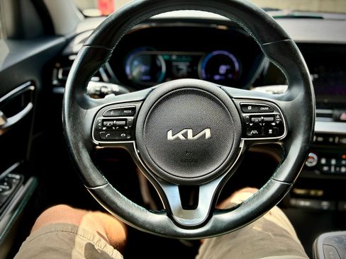 Used 2022 Kia Niro EX Premium FWD image 43