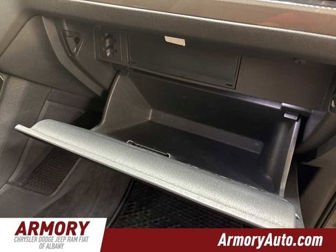 Used 2022 Volkswagen Tiguan SE image 42