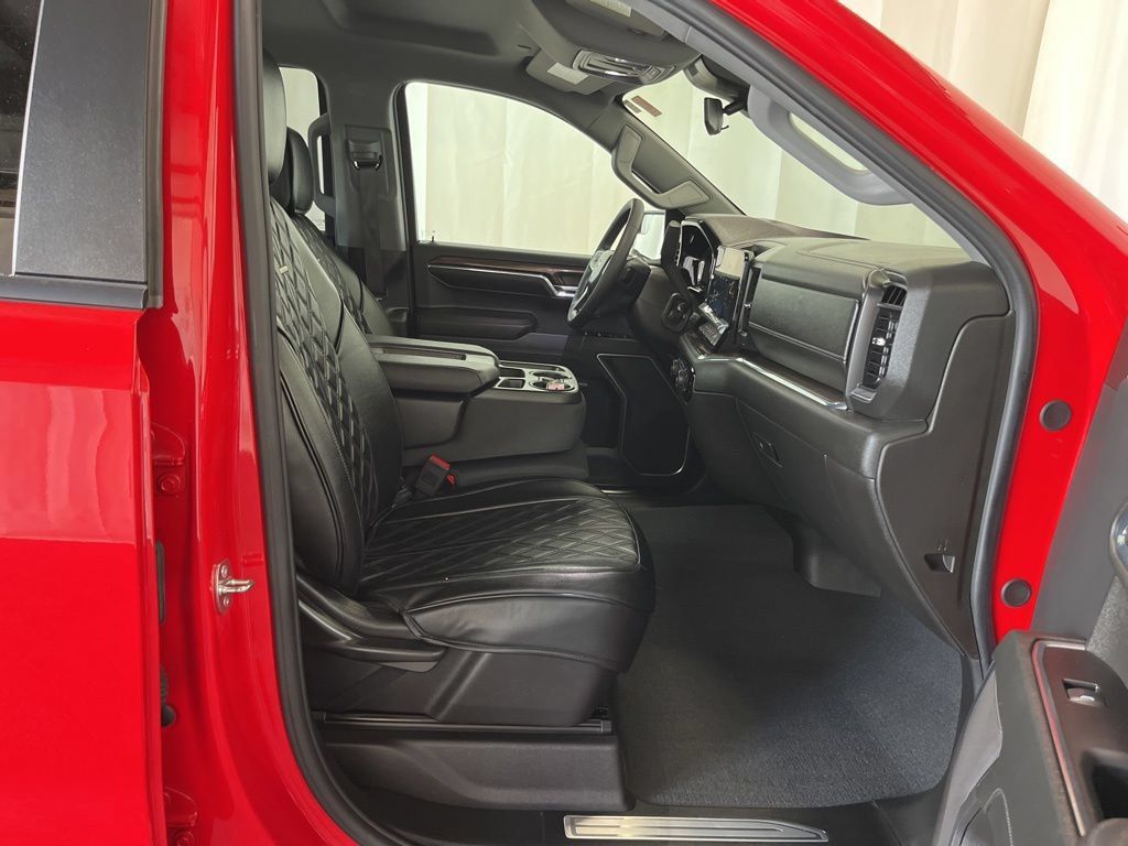 Used 2024 Chevrolet Silverado 1500 LT AWD/4WD image 17