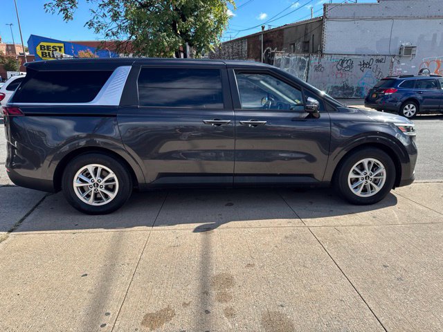 Used 2022 Kia Carnival LX FWD image 10