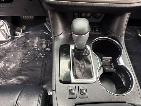 Used 2018 Toyota Highlander XLE image 15