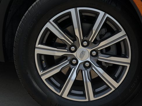 Used 2022 Cadillac XT4 Sport w/ Enhanced Visibility Package FWD image 11