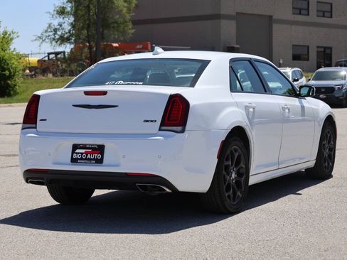 Used 2022 Chrysler 300 Touring L AWD/4WD image 9
