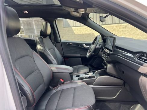 Used 2023 Ford Escape ST-Line w/ Tech Pack #1 AWD/4WD image 12