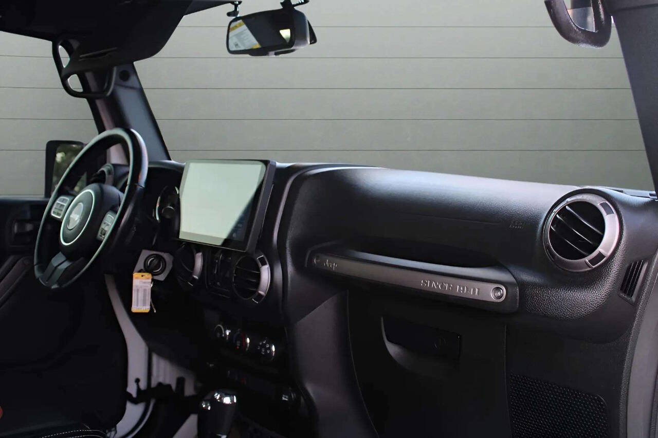 Used 2017 Jeep Wrangler Unlimited Sport w/ Quick Order Package 24S AWD/4WD image 16