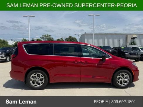 Used 2024 Chrysler Pacifica Limited w/ Trailer Tow Group AWD/4WD image 3