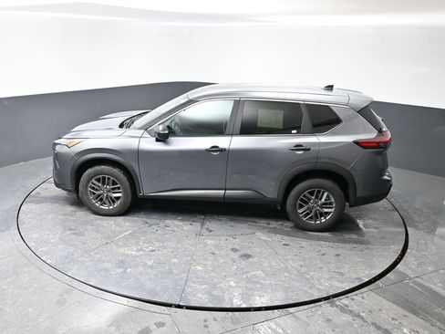 Used 2024 Nissan Rogue S image 45