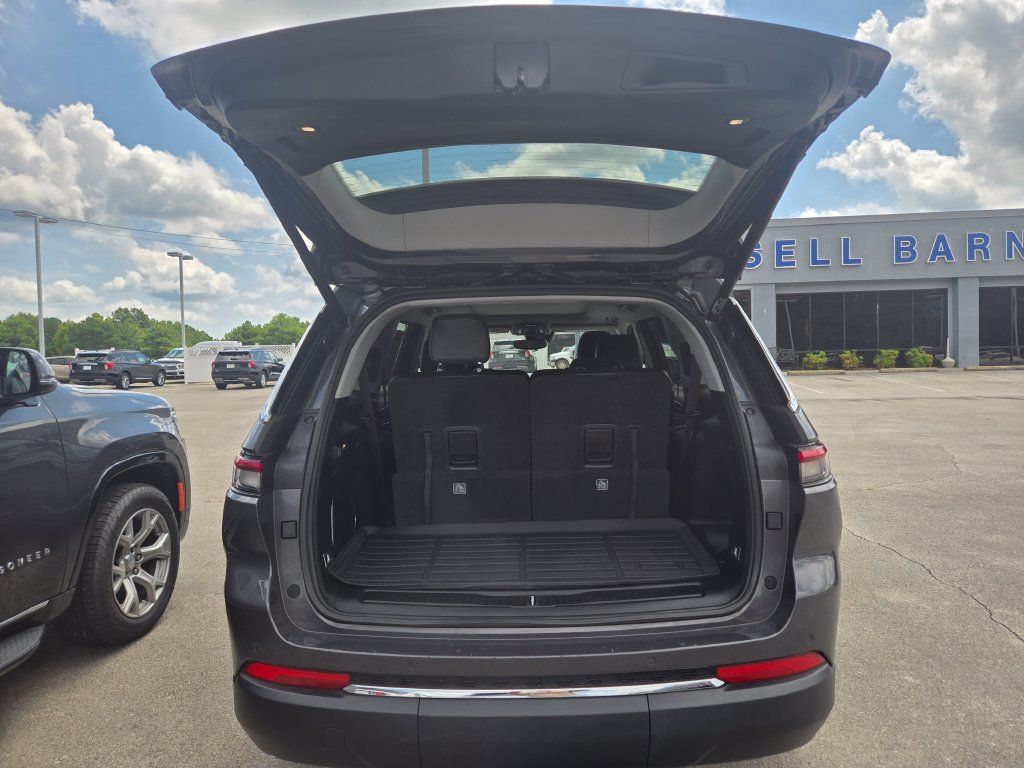 Used 2022 Jeep Grand Cherokee L Limited AWD/4WD image 5