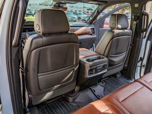 Used 2024 GMC Sierra 3500 Denali Ultimate image 34