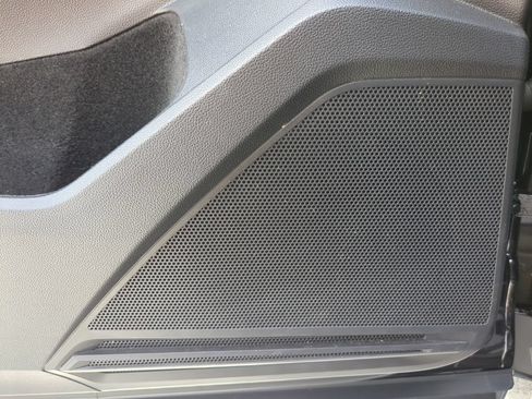 Certified 2023 Volkswagen Tiguan SE w/ Panoramic Sunroof Package FWD image 19