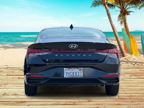 Used 2023 Hyundai Elantra SEL FWD image 5