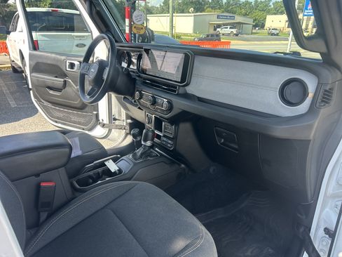 Used 2024 Jeep Wrangler Unlimited Sport AWD/4WD image 21