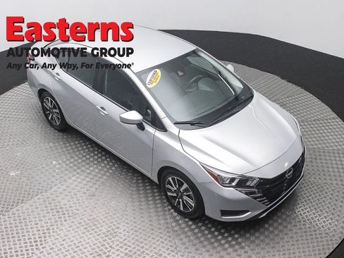 Used 2023 Nissan Versa SV FWD image 3