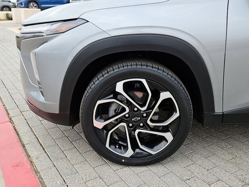 Used 2024 Chevrolet Trax RS w/ Driver Confidence Package image 5