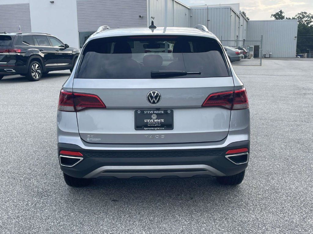 Certified 2023 Volkswagen Taos SE FWD image 7