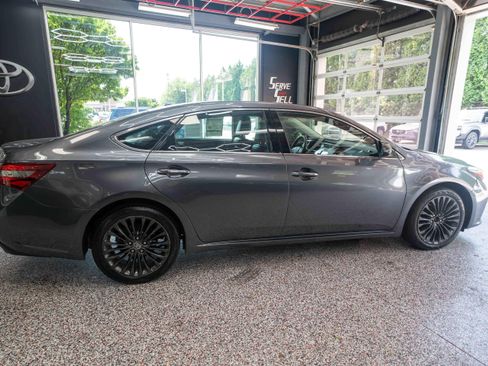 Used 2016 Toyota Avalon Touring FWD image 4