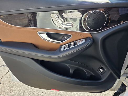 Used 2016 Mercedes-Benz GLC 300 4MATIC image 31