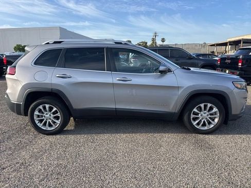 Used 2019 Jeep Cherokee Latitude w/ Popular Appearance Group FWD image 4