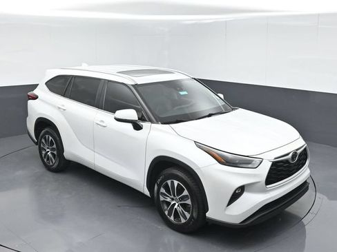 Used 2023 Toyota Highlander XLE FWD image 38