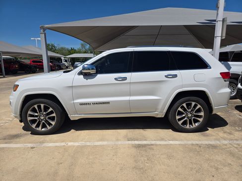 Used 2018 Jeep Grand Cherokee Overland AWD/4WD image 4