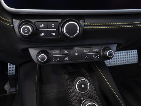 Used 2020 Ferrari Portofino RWD image 38