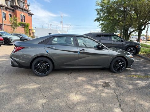 New 2026 Hyundai Elantra SEL Sport FWD image 8