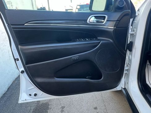 Used 2019 Jeep Grand Cherokee Limited AWD/4WD image 12