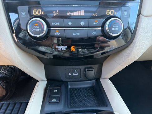 Used 2020 Nissan Rogue SL w/ Premium Package FWD image 29