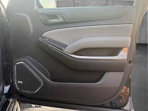 Used 2019 Chevrolet Suburban LT RWD image 21