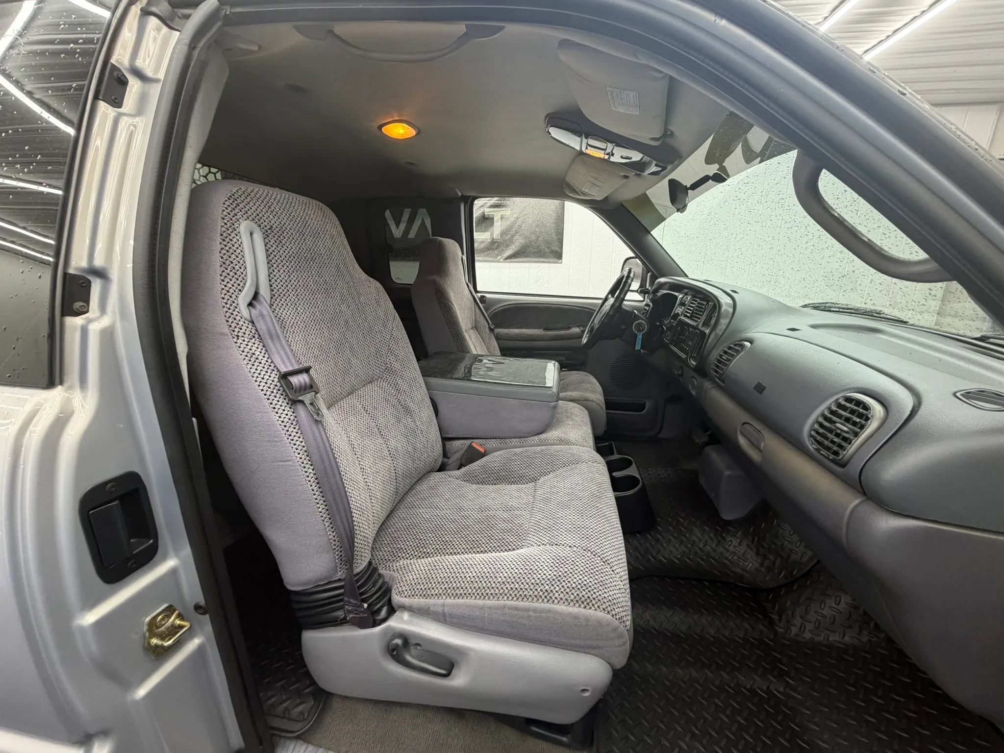 Used 2000 Dodge Ram 2500 Truck 2WD Quad Cab image 5