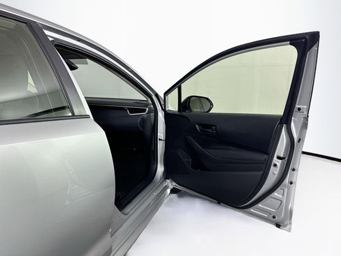 Used 2025 Toyota Corolla LE FWD image 29